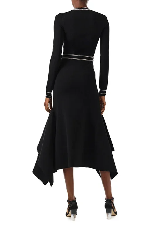 long-sleeve-noir-knit-dress